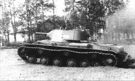 Тяжёлый танк КВ в бою _092.jpg