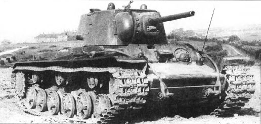 Тяжёлый танк КВ в бою _132.jpg