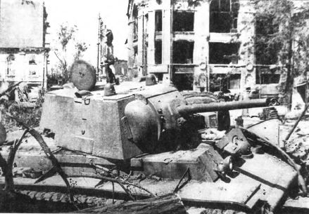 Тяжёлый танк КВ в бою _172.jpg