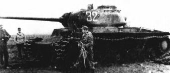 Тяжёлый танк КВ в бою _291.jpg