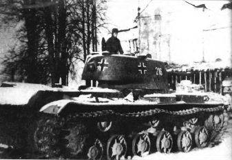 Тяжёлый танк КВ в бою _311.jpg