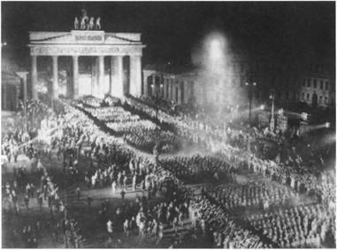 Повседневная жизнь Берлина при Гитлере i_027.jpg