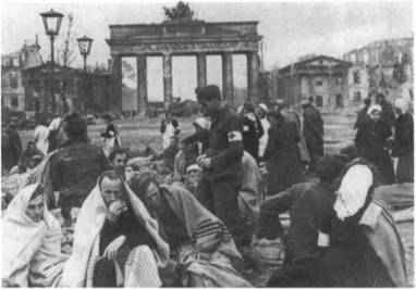 Повседневная жизнь Берлина при Гитлере i_058.jpg