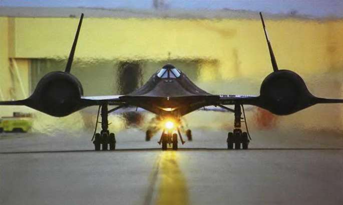 Энциклопедия современной военной авиации 1945-2002: Часть 3. Фотоколлекция pic_202.jpg