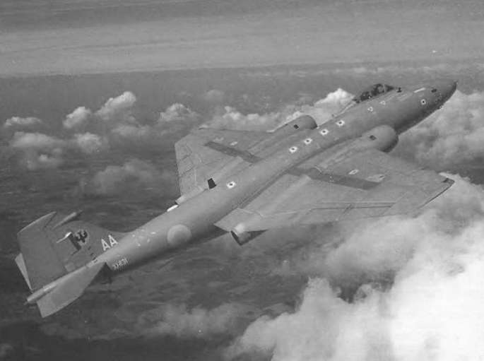 Энциклопедия современной военной авиации 1945-2002: Часть 1. Самолеты pic_137.jpg