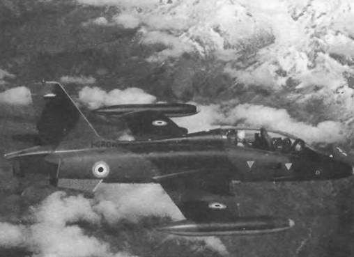 Энциклопедия современной военной авиации 1945-2002: Часть 1. Самолеты pic_219.jpg