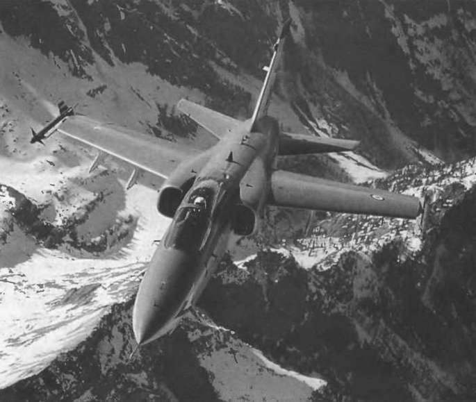 Энциклопедия современной военной авиации 1945-2002: Часть 1. Самолеты pic_256.jpg