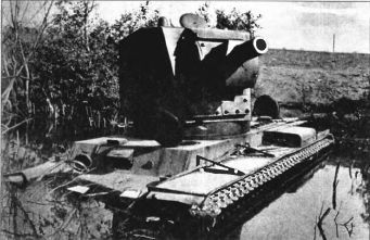 Тяжелый танк КВ в бою i_004.jpg