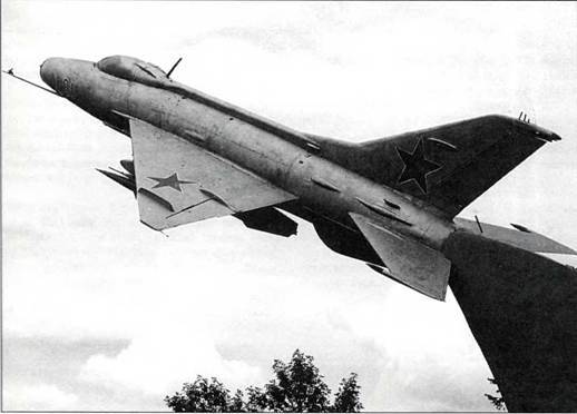 Истребитель МиГ-21 Рождение легенды pic_2.jpg