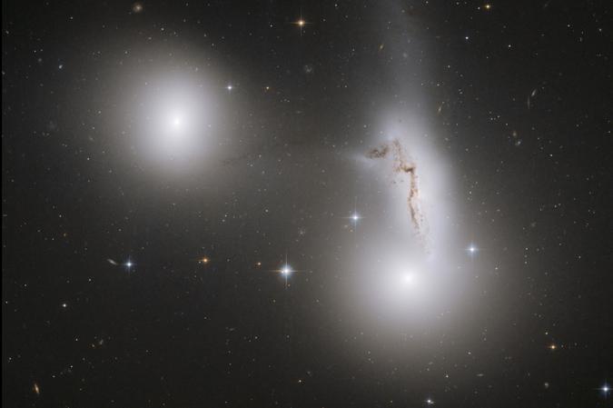 Сокровища звездного неба hubblepghorizontal.jpg