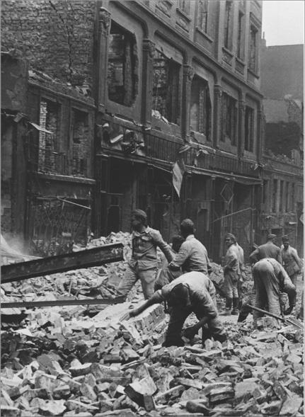 Inferno: The Devastation of Hamburg, 1943 _24.jpg