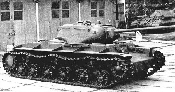 Тяжёлый танк КВ в бою i_056.jpg