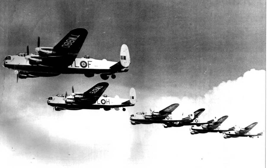 Avro Lancaster pic_160.jpg