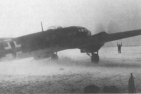Черный крест и красная звезда. Воздушная война над Россией. 1941–1944 i_137.jpg